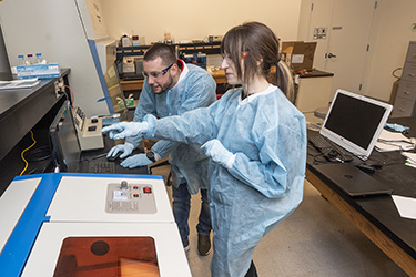 photo of students in the nanomedicine lab