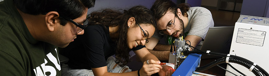photo of students working in an engineering lab