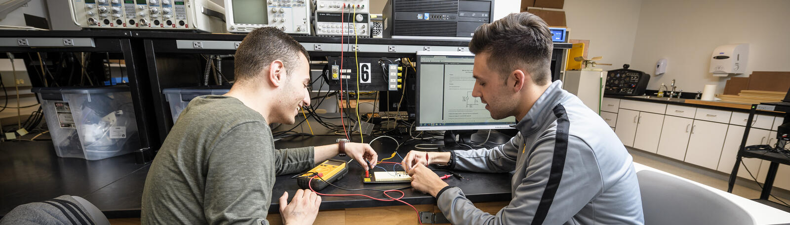 photo of engineering students working in a lab