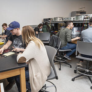 photo of students in the bioinstrumentation lab